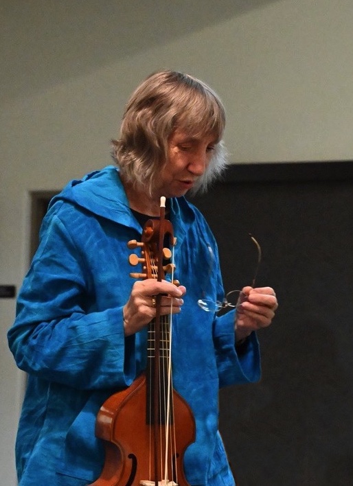 Alison Crum teaching viol